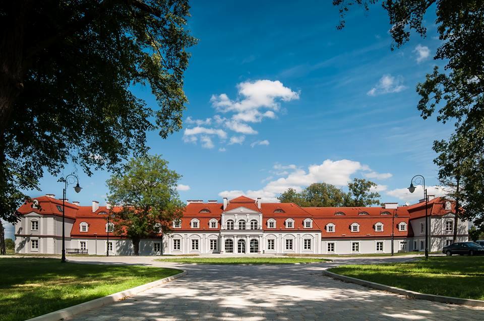 Domaniowski Palace-官方