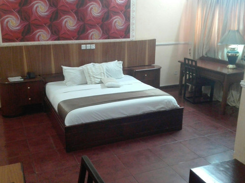 Crystal Palace Hotel主图