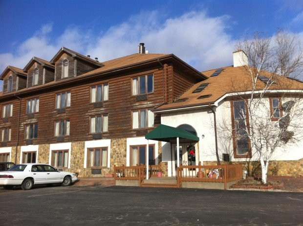 Casa Loma Inn & Suites