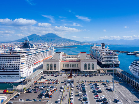 那不勒斯智慧酒店主图