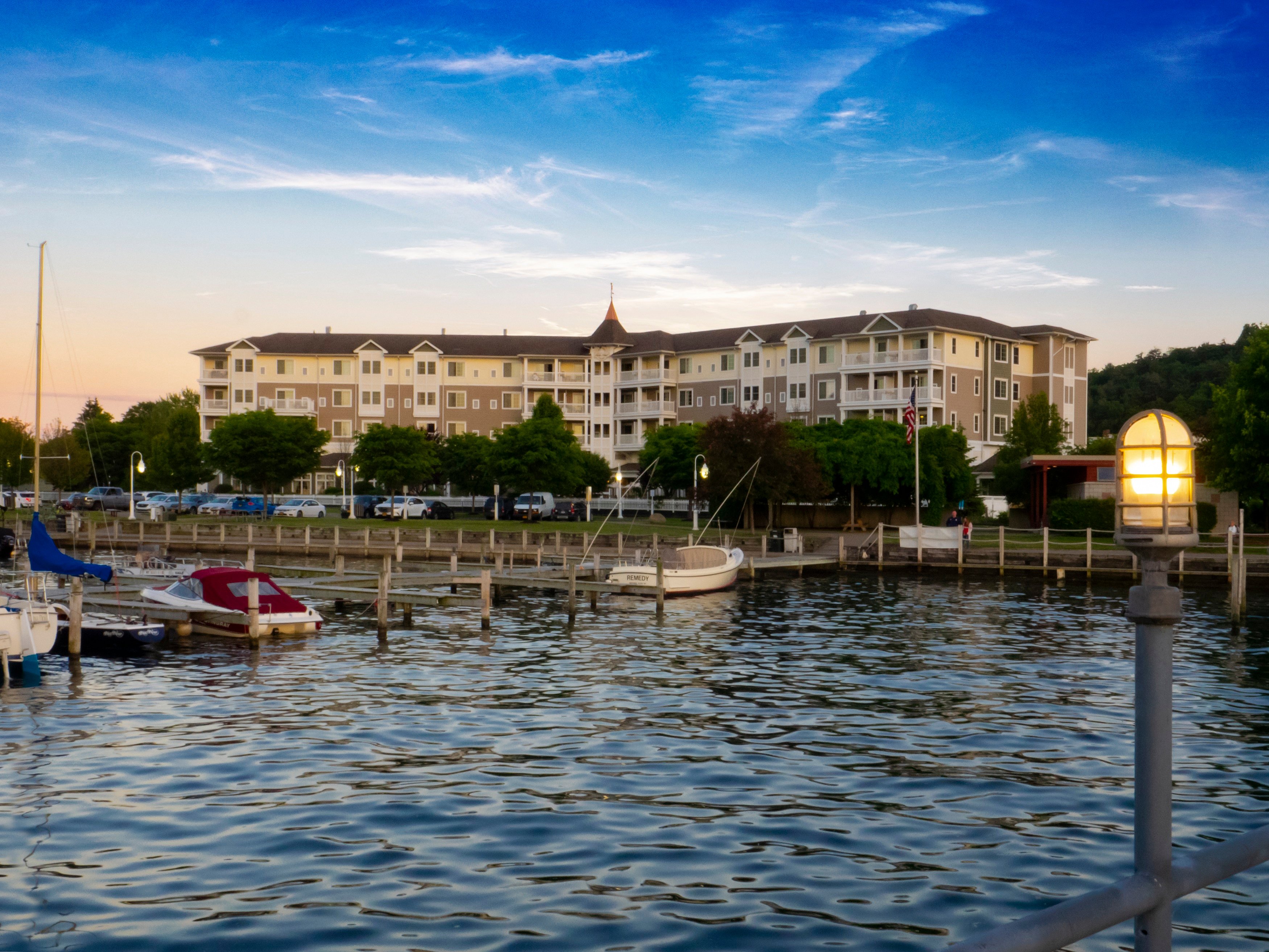Watkins Glen Harbor Hotel-官方