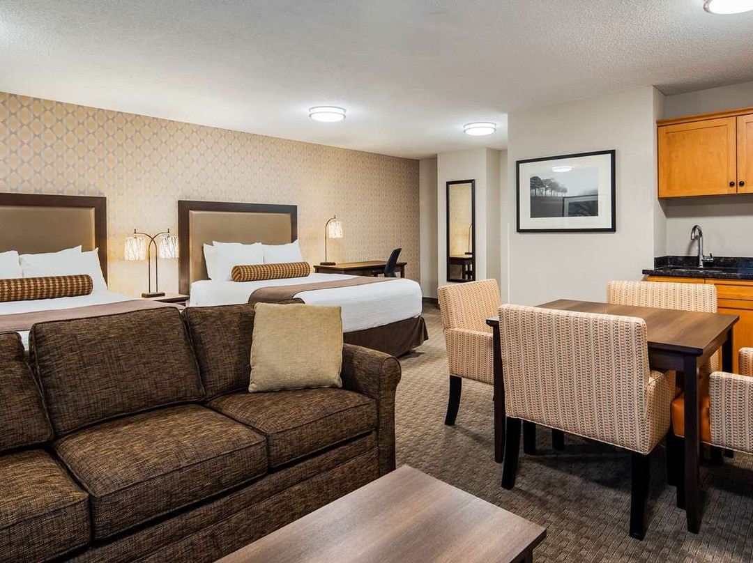 Best Western Plus Country Meadows Inn主图