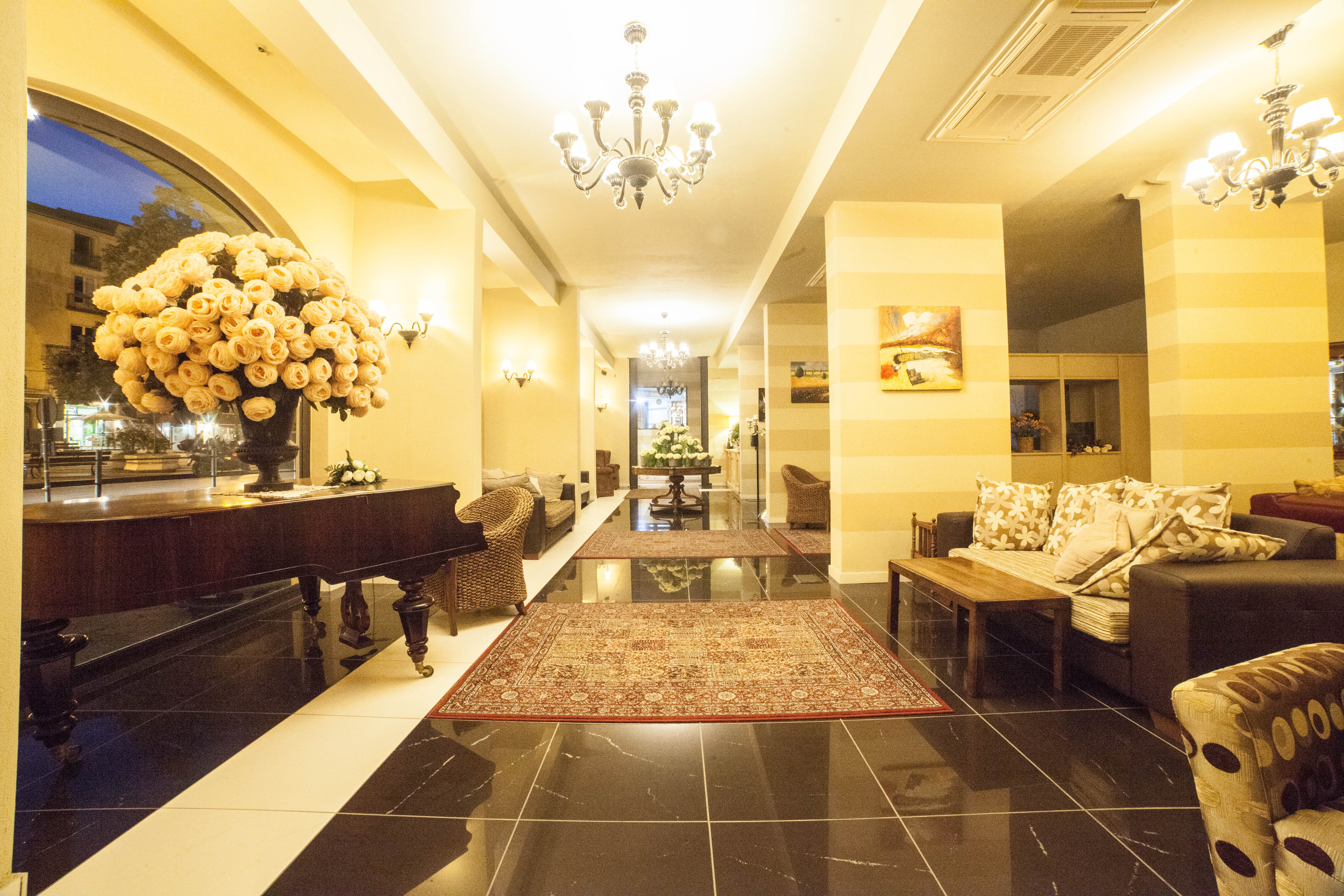 Roccamonfina Palace Hotel-官方