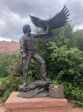 Statue to John Denver景点图片