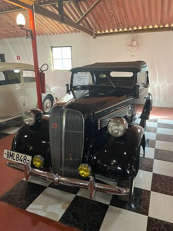 Museu Do Automovel Da Estrada Real-蒂拉登特斯必去景点