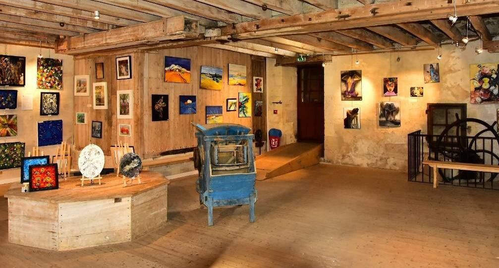 Four Banal , Galerie D'art Et Expo