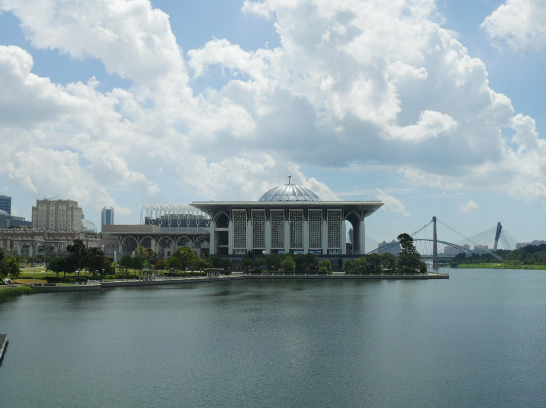 Masjid Tuanku Mizan Zainal Abidin (Masjid Besi)-太子城必去景点