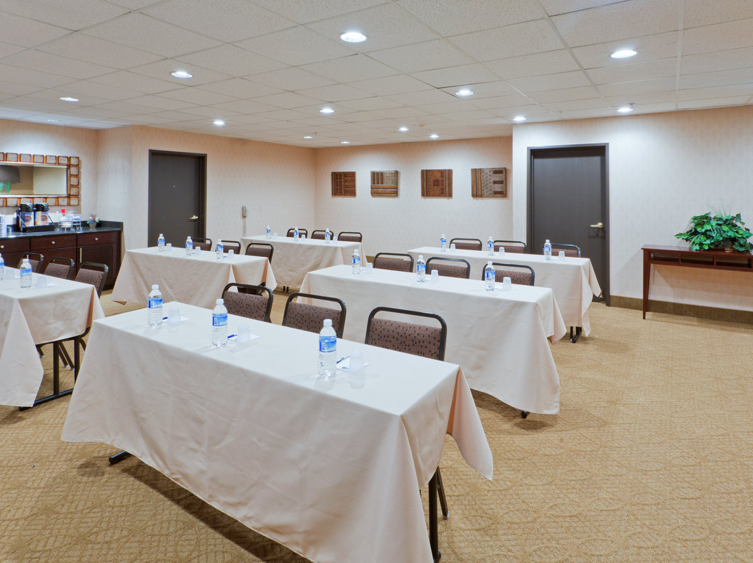 Holiday Inn Express & Suites Ashtabula-geneva by IHG主图