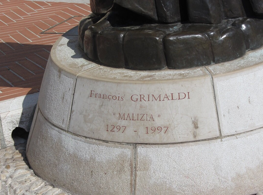 Grimaldi Statue-摩纳哥城必去景点