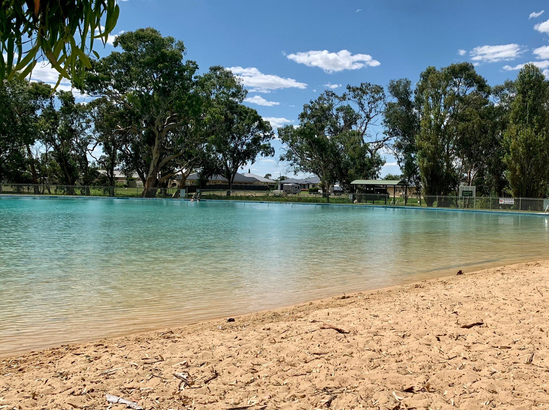 Naracoorte Swimming Lake景点图片