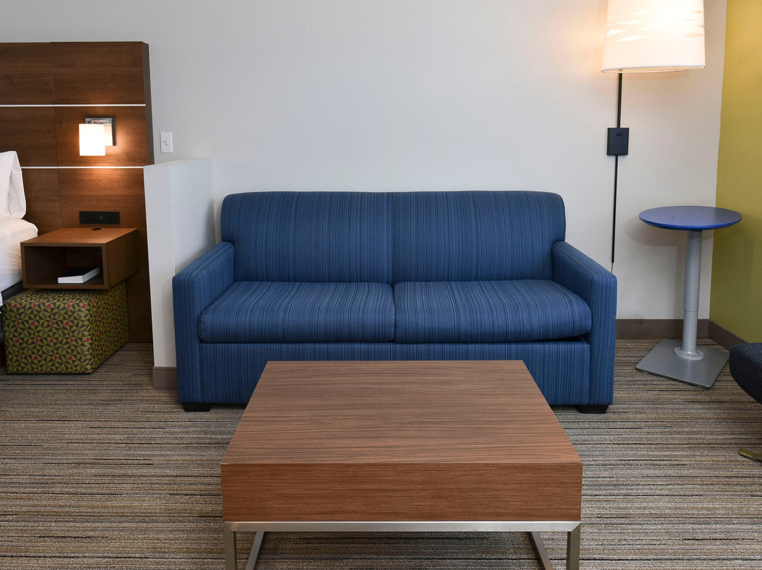 Holiday Inn Express & Suites Madisonville By IHG主图