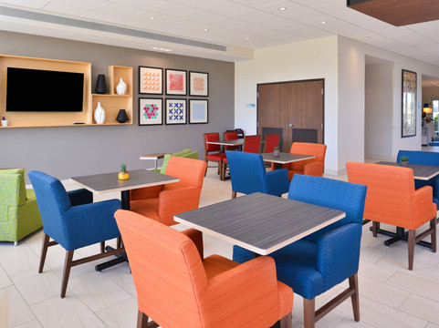 智选假日套房酒店-特里尼蒂主图