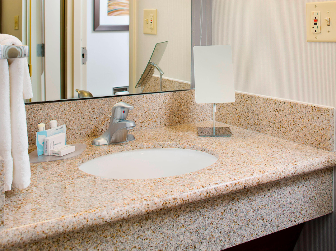 Courtyard by Marriott Richmond Airport主图