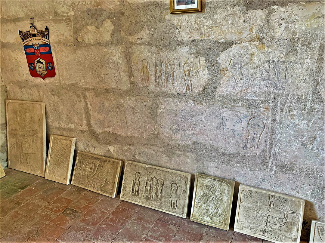 Donjon De Cravant景点图片