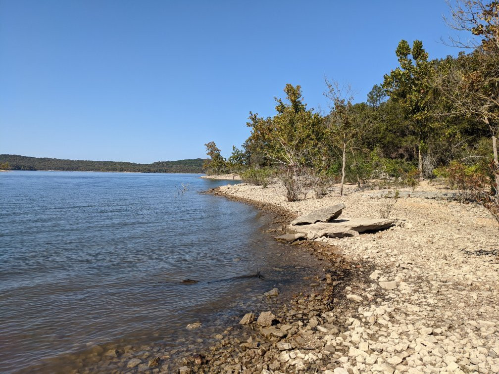 Table Rock Lakeshore Trail景点图片