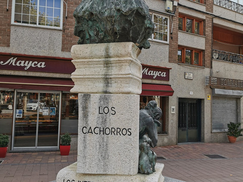 Estatua Jacinto Benavente-Galapagar必去景点