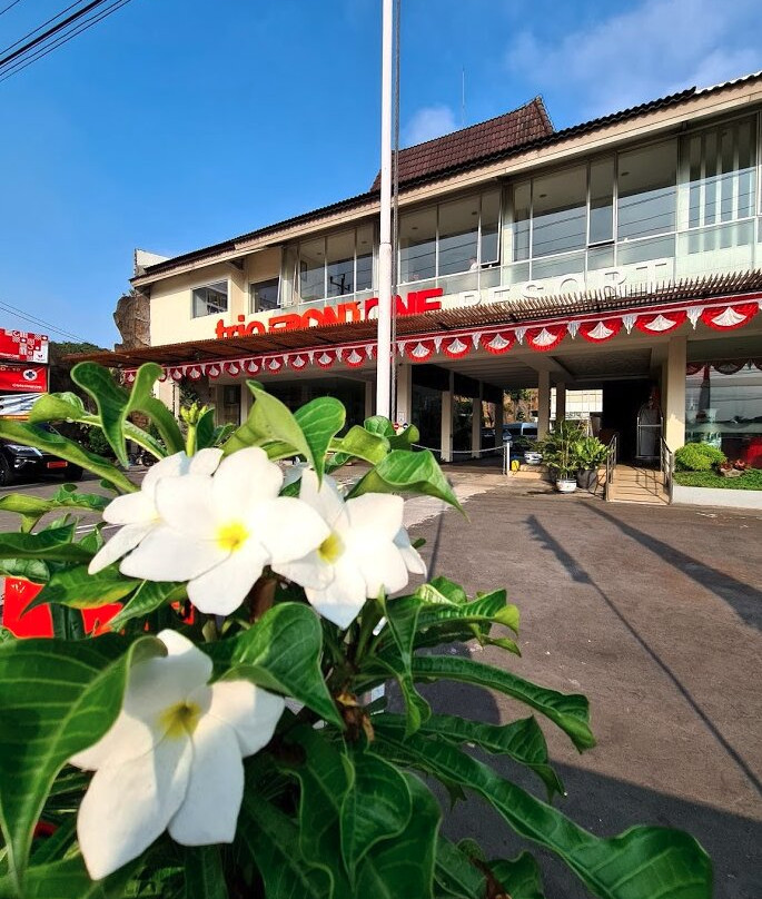 Front One Resort Magelang主图
