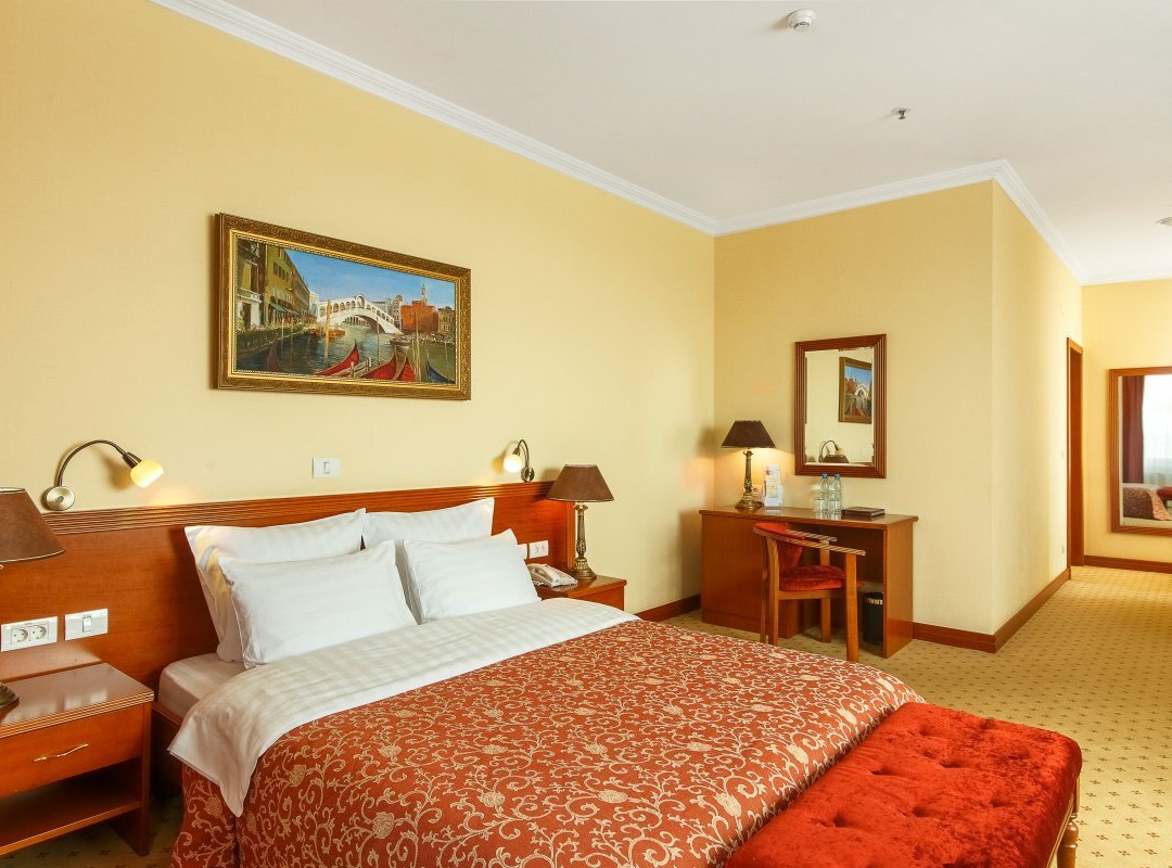 艾瓦伦酒店主图