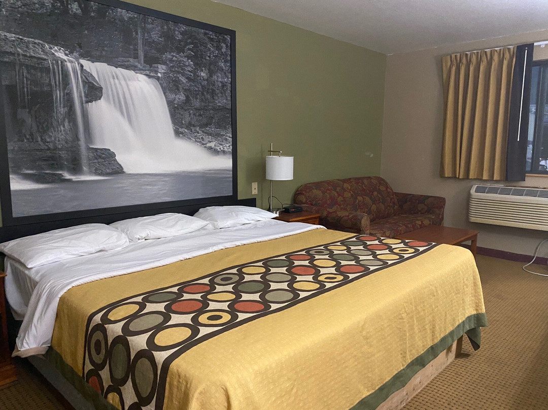 Super 8 by Wyndham Howe主图