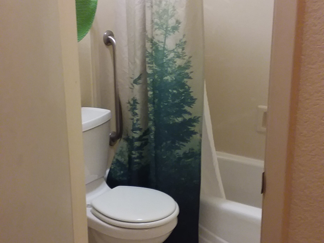 The Redwood Riverwalk主图