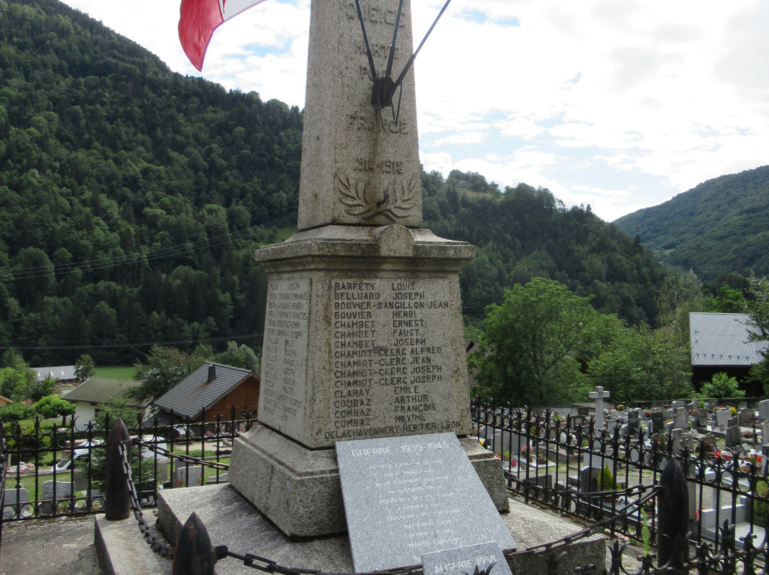 Monument communal-Queige必去景点