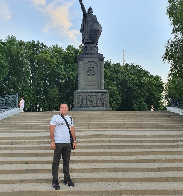 Monument to Vladimir The Great景点图片
