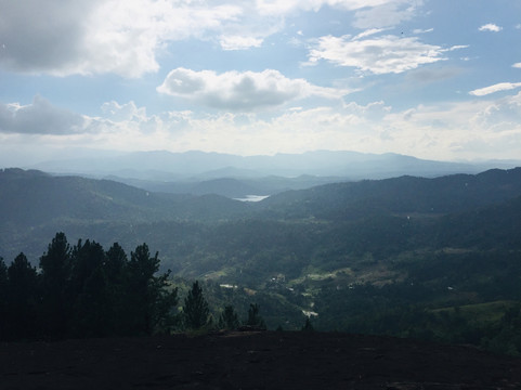 Chandi with Knuckles-康提必去景点