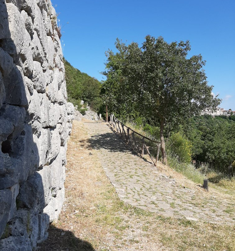 Porta Saracena-Segni必去景点