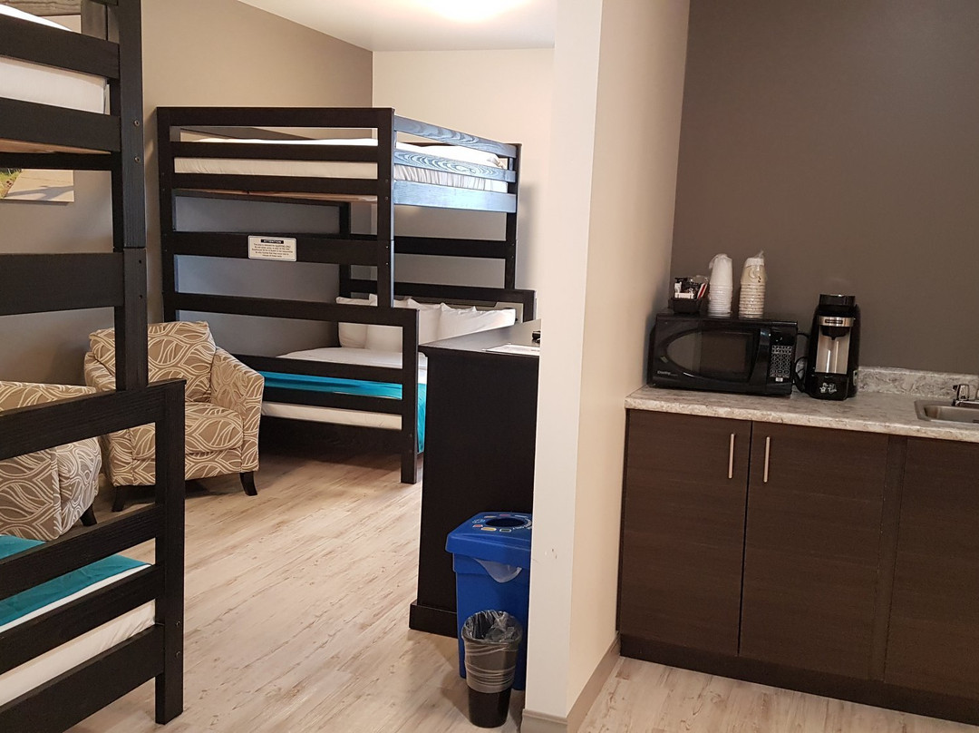 Roadhouse 52 Inn & Suites主图