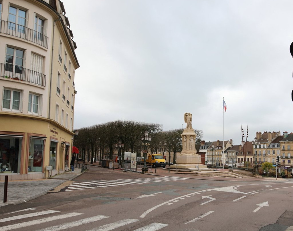 Monument Aux Morts D'autun景点图片