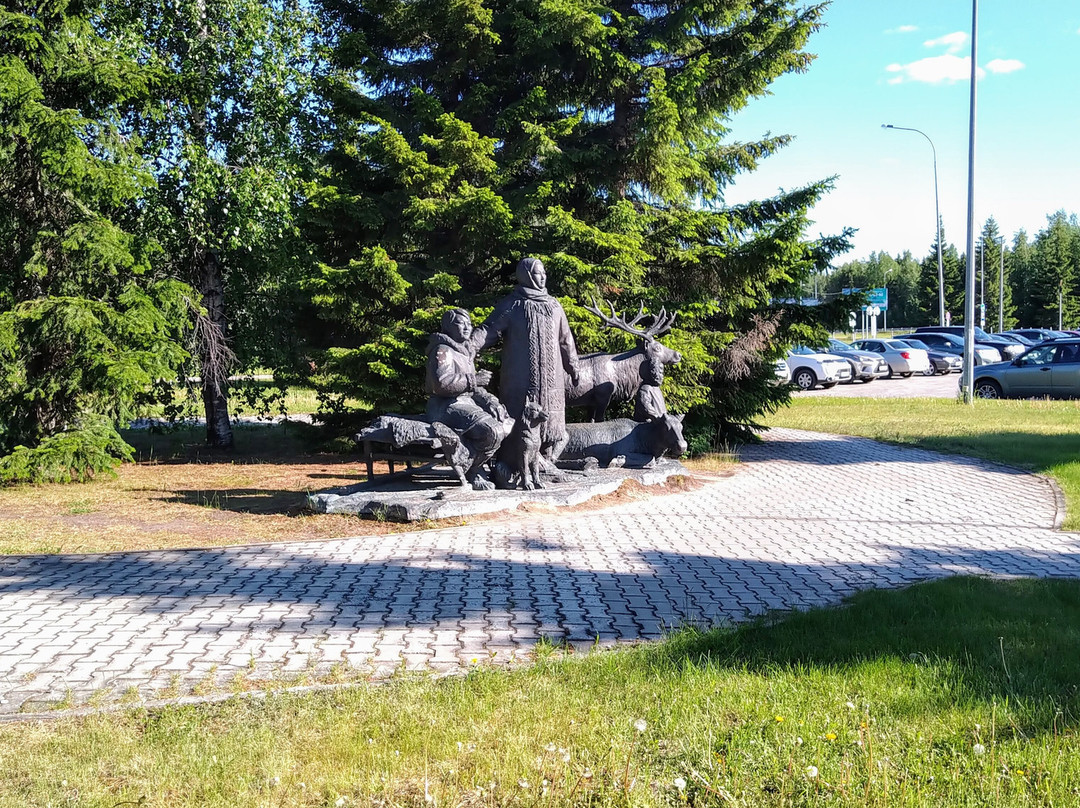 Monument Familly of Khant Having Rest景点图片