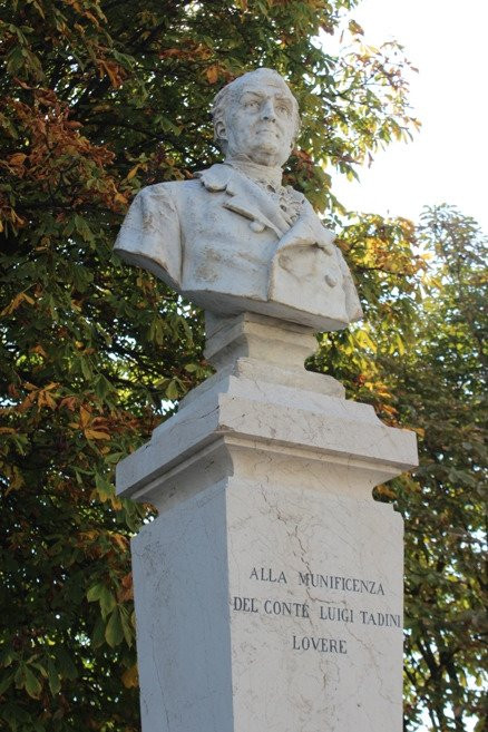 Monumento al Conte Luigi Tadini景点图片