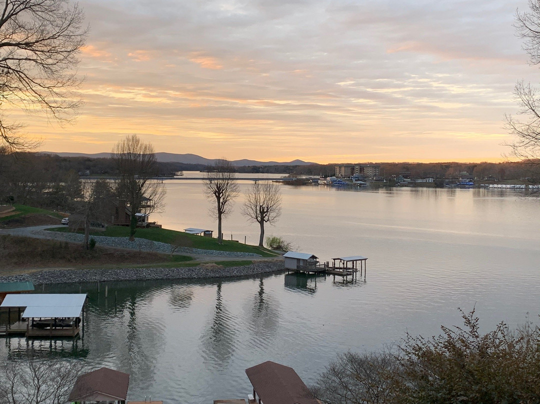Smith Mountain Lake景点图片