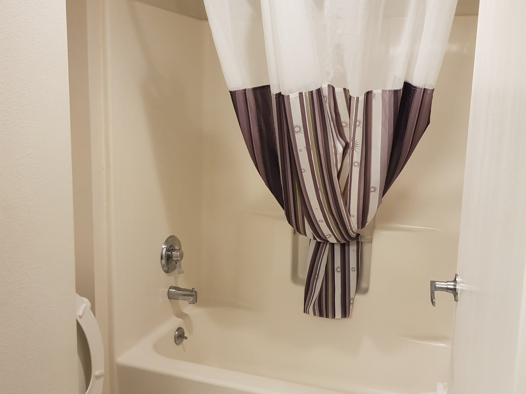 美国那不勒斯东 I-75 拉昆塔套房酒店主图