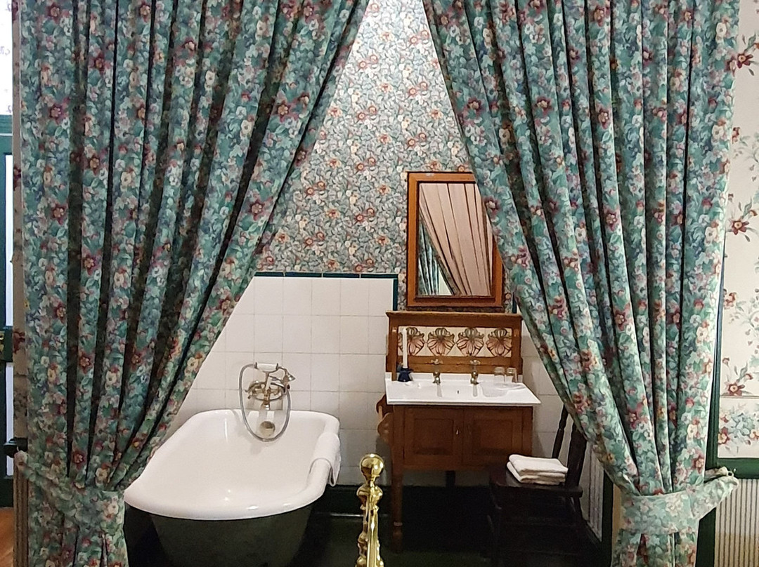 The Royal Hotel主图