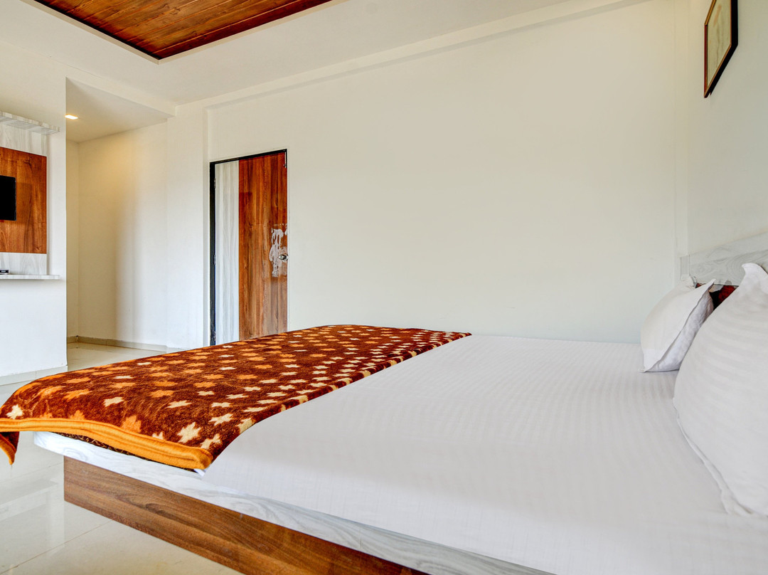 Aditya Hill View Inn主图