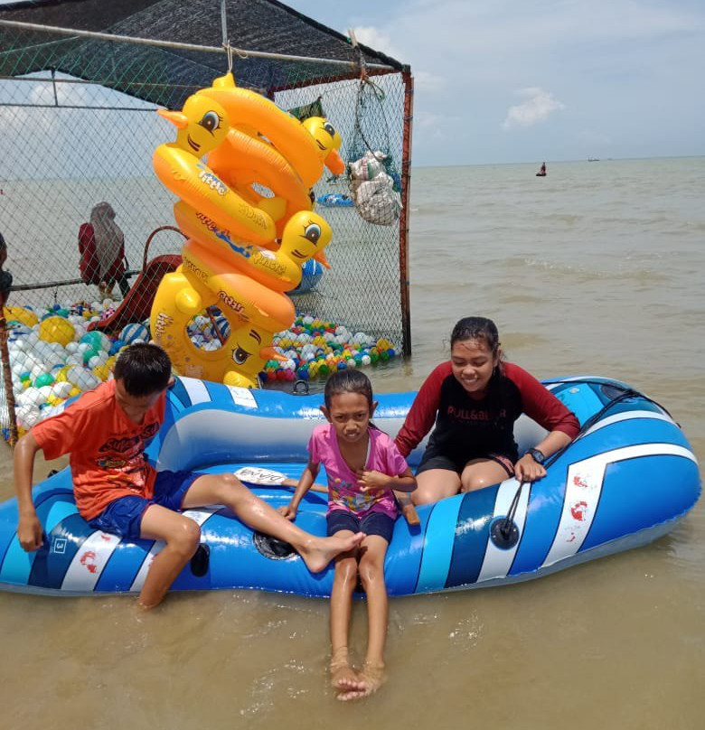 Karang Jahe Beach景点图片