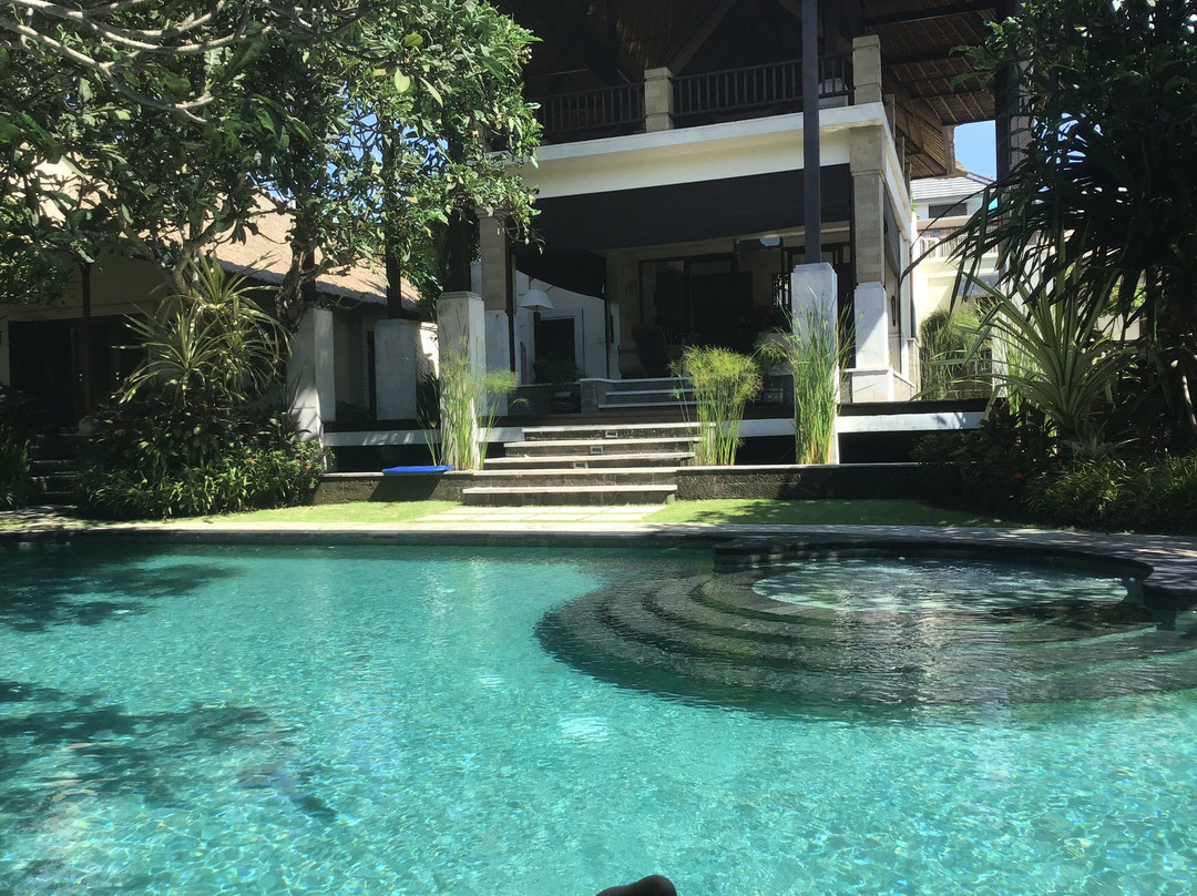 雷亚雷亚别墅酒店主图