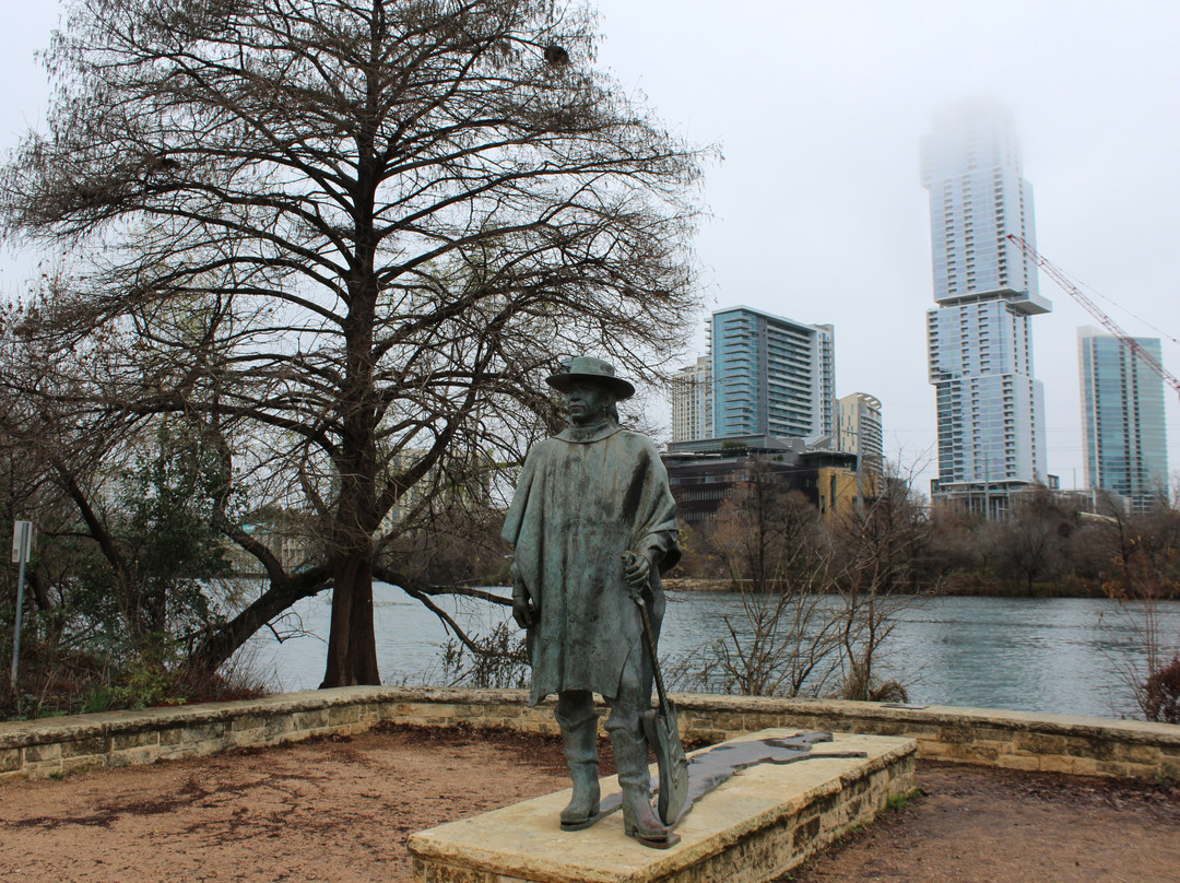 Stevie Ray Vaughan Statue-奥斯丁必去景点
