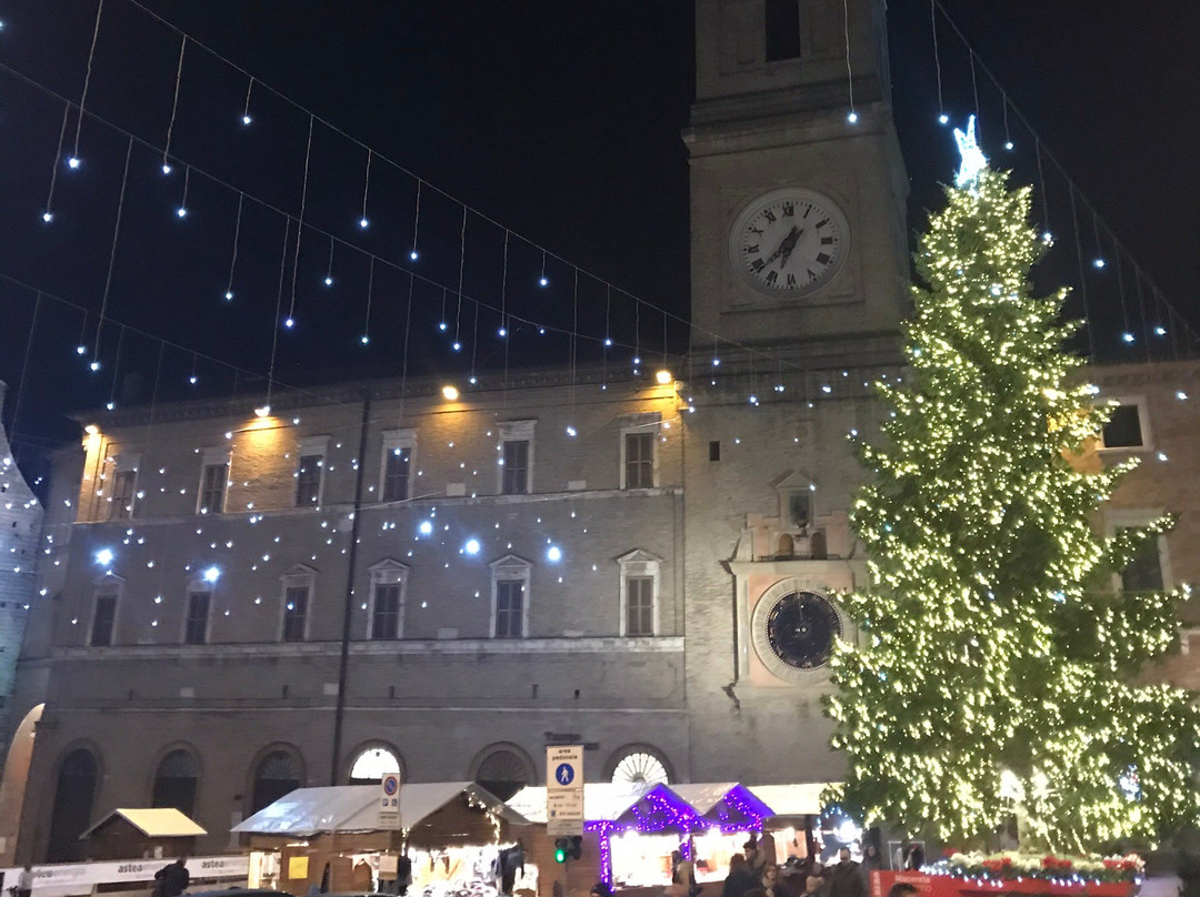 Piazza della Libertà景点图片