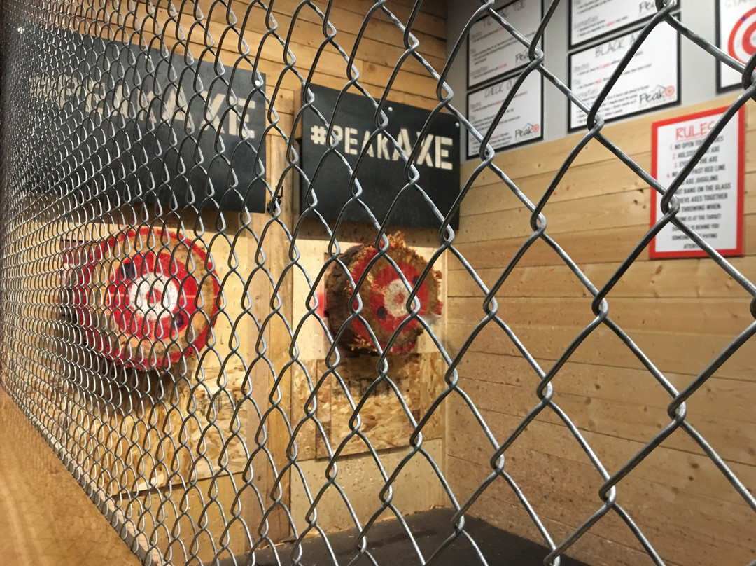 Peak Axe Throwing-雷夫尔斯托克必去景点