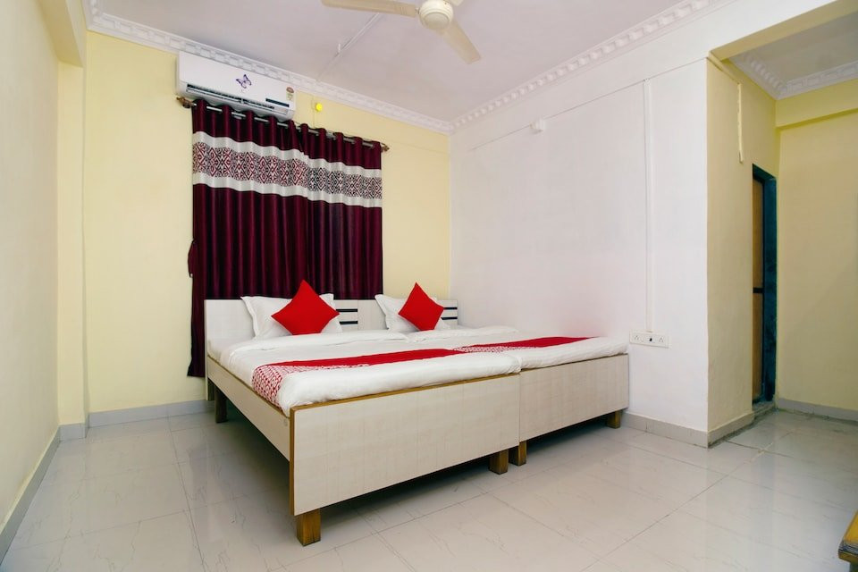 OYO 30093 Hotel Sai Shraddha