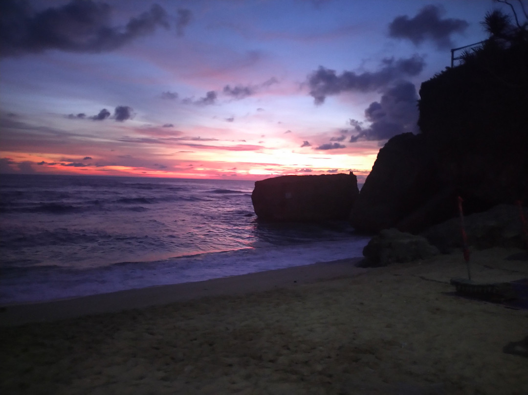 Indrayanti Beach-基杜尔山必去景点