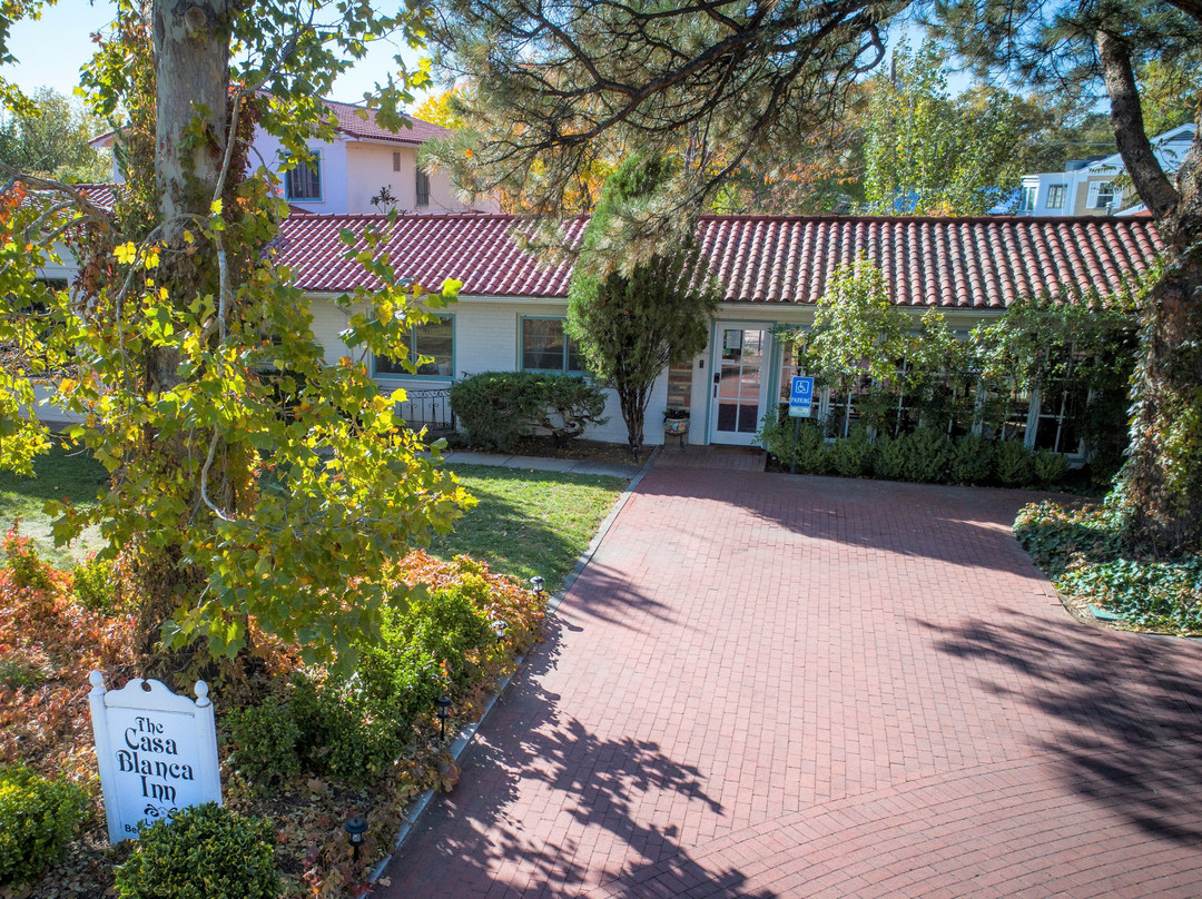 Casa Blanca Inn & Suites主图