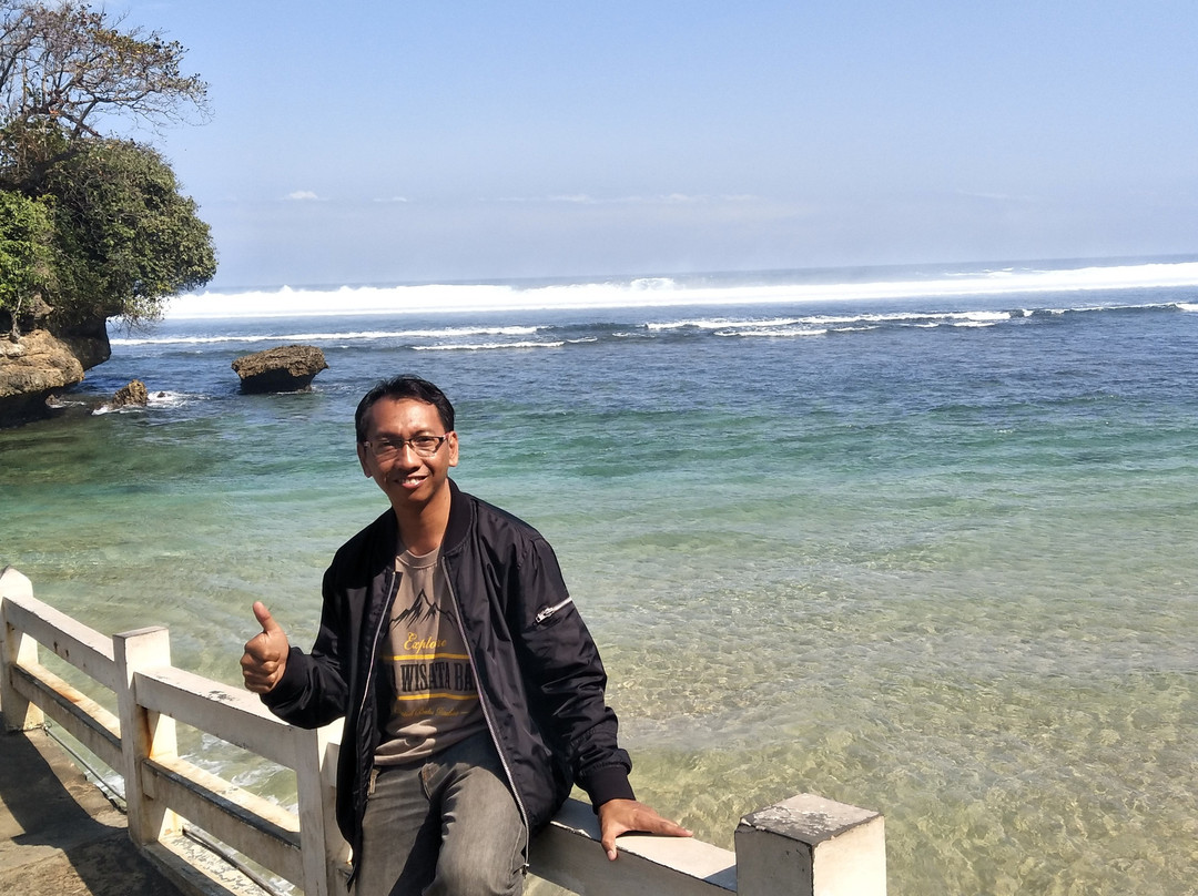 Pantai Balekambang景点图片