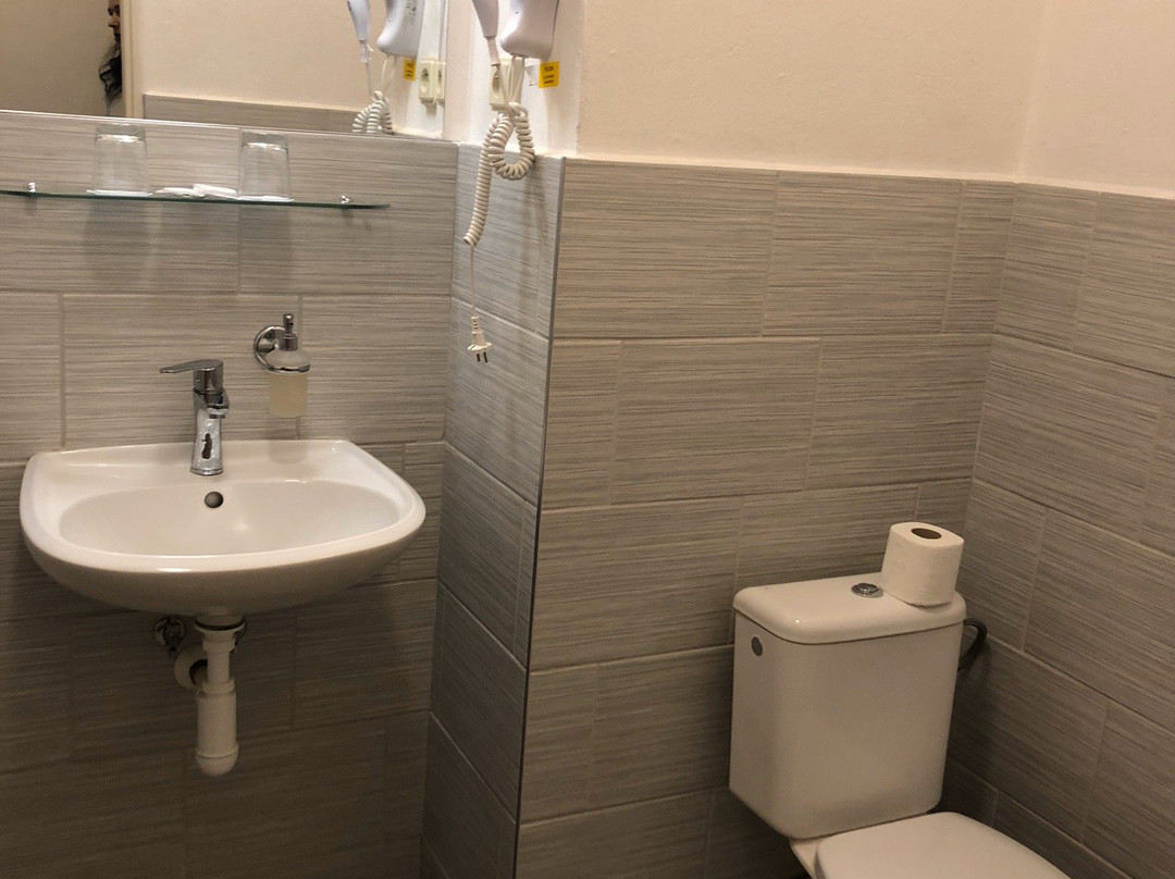Modena Hotel主图