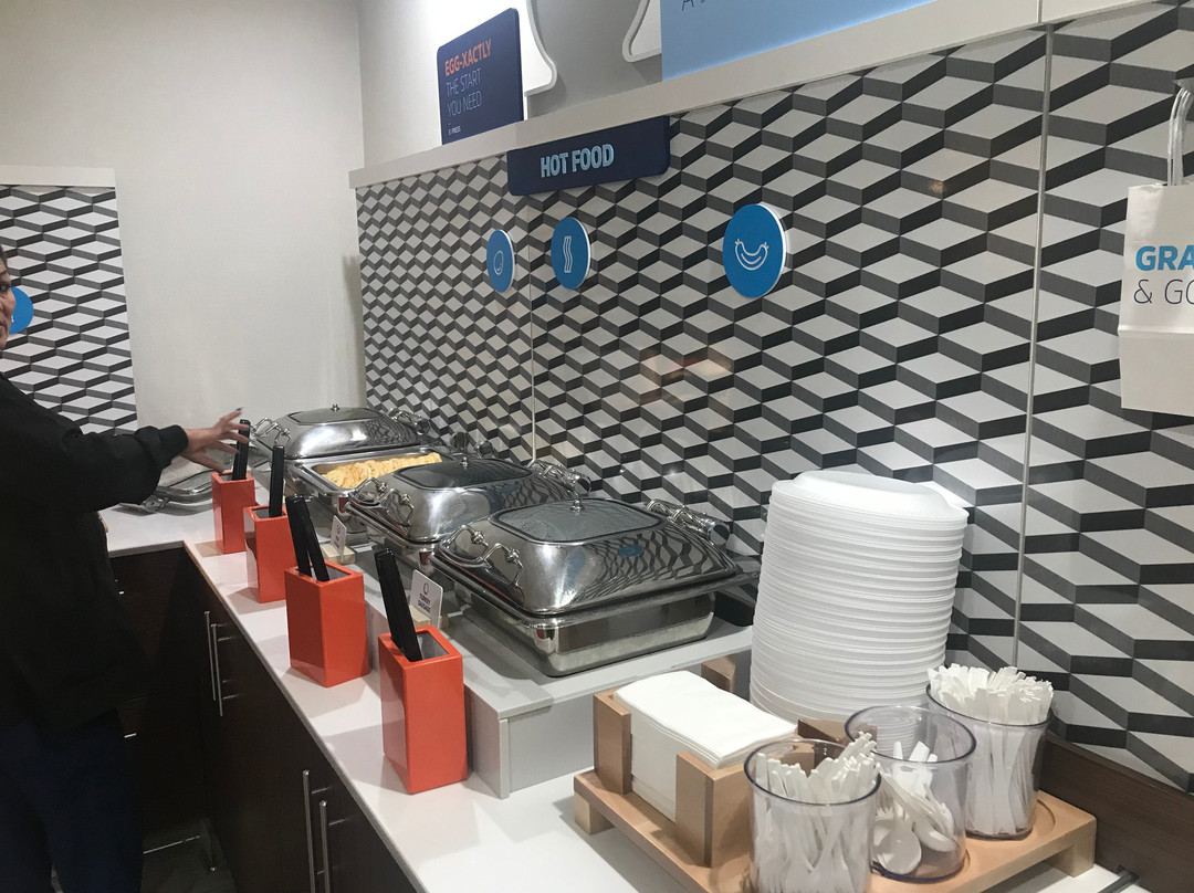 二十九棕榈村快捷假日&套房酒店主图