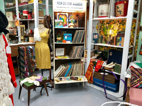 Decades Retro Salvage-Mount Sterling必去景点