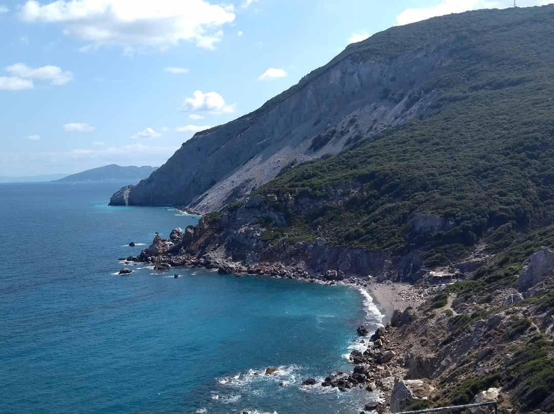 Kastro Beach景点图片