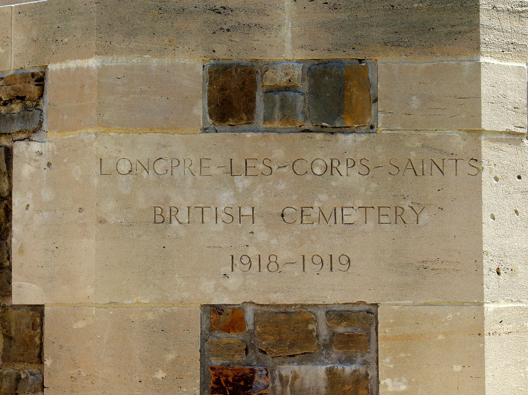 Longpre-les-corps-saints British Cemetery景点图片